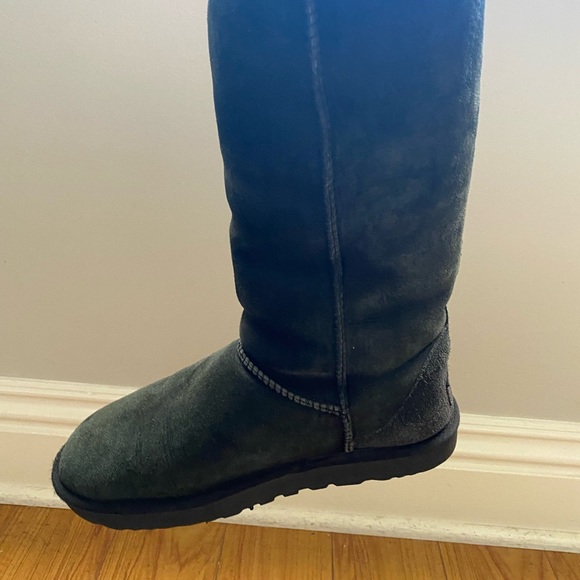 Ugg Boots - Picture 5 of 10